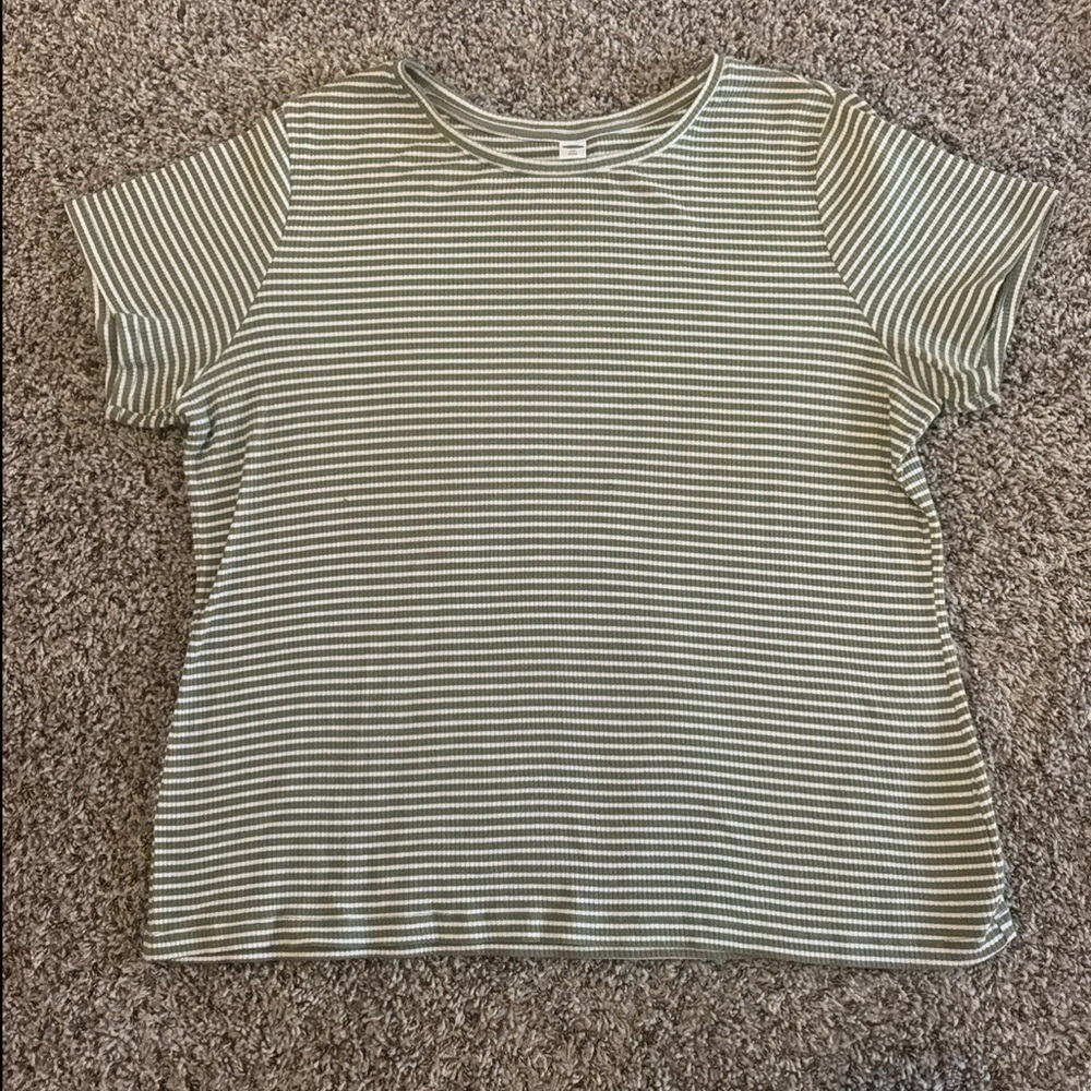 Old Navy T shirt